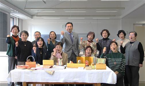 鹿島錦保存会の皆さんとの集合写真