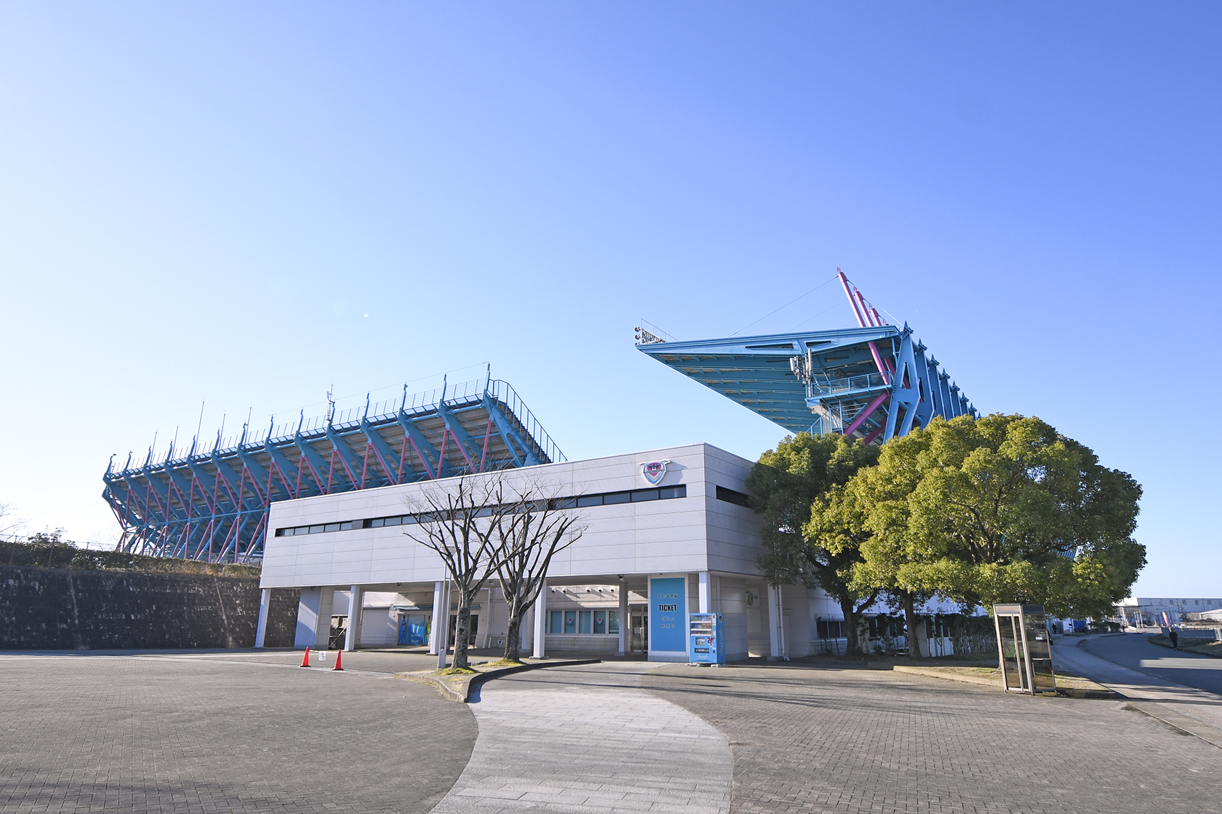 スポーツコラボ_駅前不動産スタジアム外観