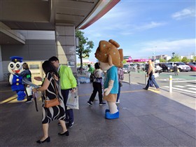 職員とお客様