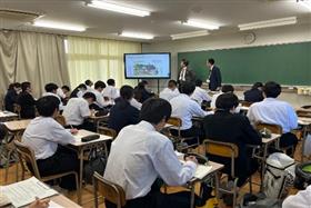 各教室で説明を受けている様子2枚目